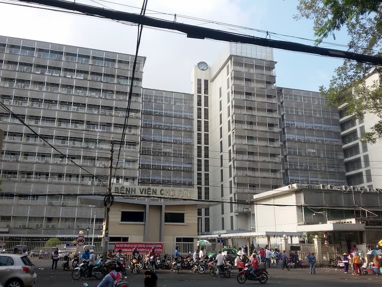 Bệnh viện Chợ Rẫy là lá cờ đầu trong các đơn vị y tế trực thuộc TP. Hồ Chí Minh