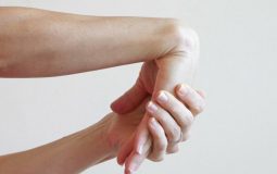 Cách chữa đau khớp cổ tay tại nhà: Tổng hợp các biện pháp hiệu quả nhất
