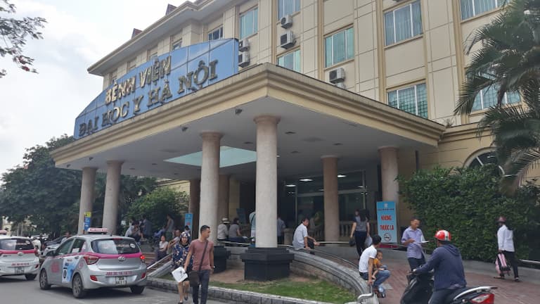 Bệnh viện Đại học Y Hà Nội có nhiều bác sĩ chữa viêm khớp cùng chậu giỏi