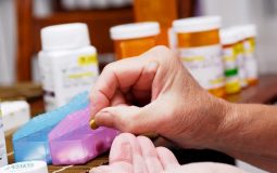 Đau khớp khuỷu tay uống thuốc gì? Top 11 loại thuốc hiệu quả nhất