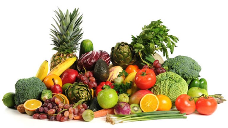 Người bệnh viêm da dị ứng thời tiết nên ăn các loại rau củ quả có nhiều vitamin để nâng cao sức đề kháng
