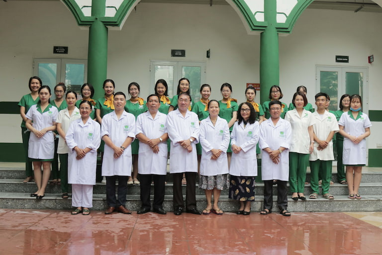 Bệnh viện YHCT Xương khớp Quân Dân 102 sở hữu đội ngũ y bác sĩ giàu kinh nghiệm