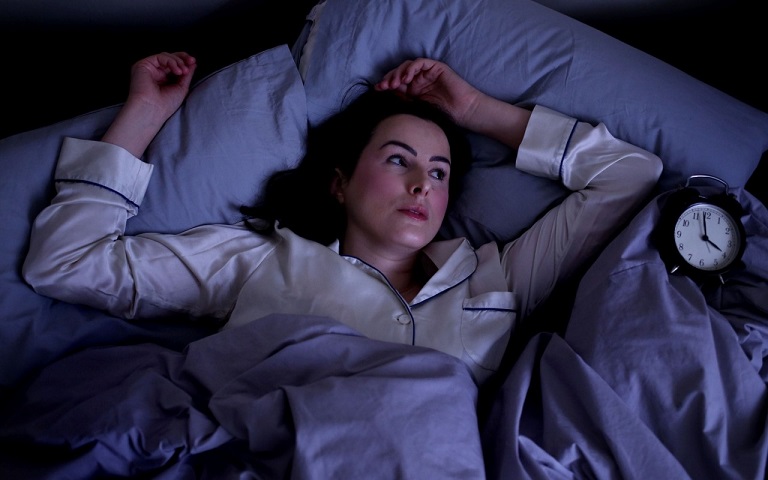Tiểu đêm ở nữ khiến sức khỏe suy giảm, tiềm ẩn nguy cơ xuất hiện một loạt các biến chứng nguy hiểm
