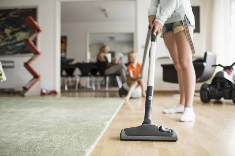 Thường xuyên làm sạch nhà cửa để loại bỏ tác nhân gây bệnh