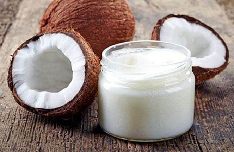 Dầu dừa không chỉ làm mềm da mà còn giảm viêm khá tốt