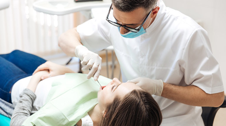 Quy trình niềng răng sẽ có sự khác nhau giữa hai phương pháp niềng răng mắc cài và không mắc cài