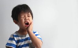 Trẻ bị đau răng