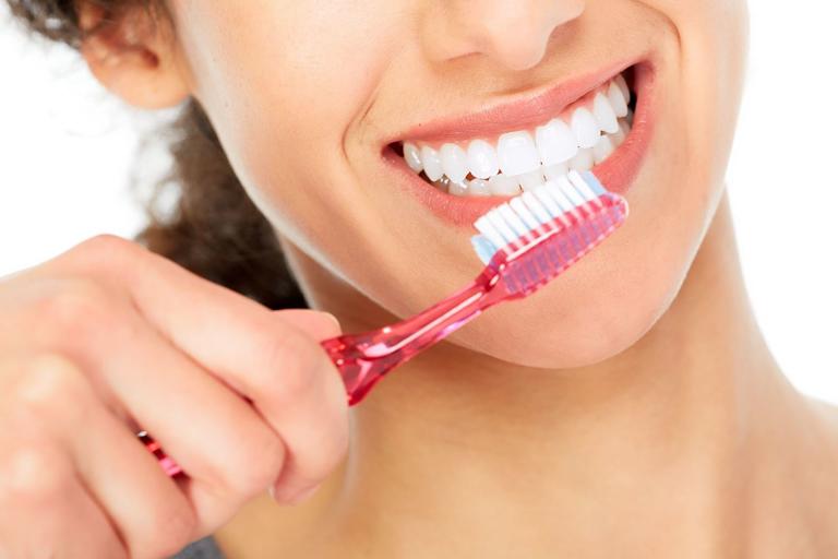 Chăm sóc răng miệng cẩn thận để đạt hiệu quả chỉnh nha tốt nhất