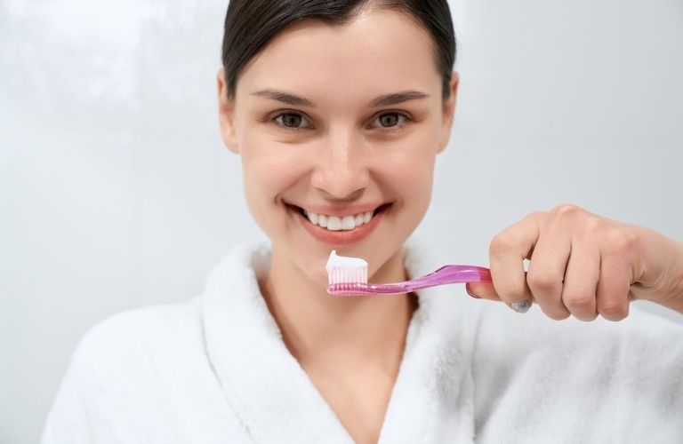 Chải răng đúng cách và thường xuyên để phòng tránh bệnh lý sâu răng