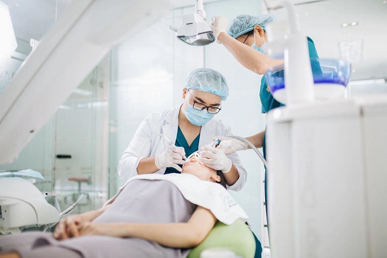 Tây y có nhiều phương pháp điều trị sâu răng hàm dứt điểm, tận gốc