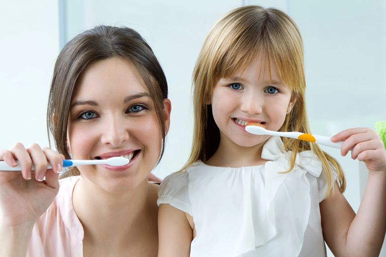 Vệ sinh răng miệng hàng ngày để phòng ngừa tình trạng sâu răng