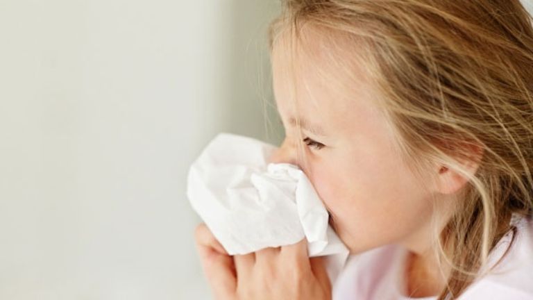 Thời tiết thay đổi khiến trẻ dễ mắc bệnh tai mũi họng