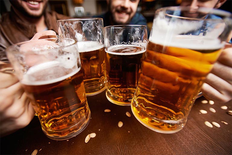 Uống nhiều rượu bia dễ dẫn đến liệt dương